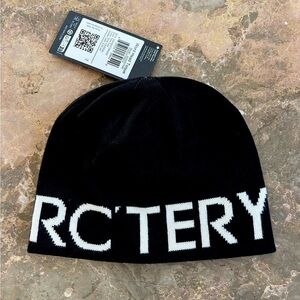 Arc’teryx word head toque